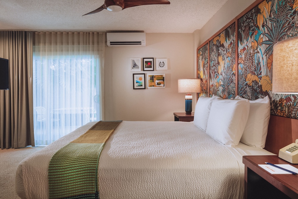 White Sands Hotel 19/81