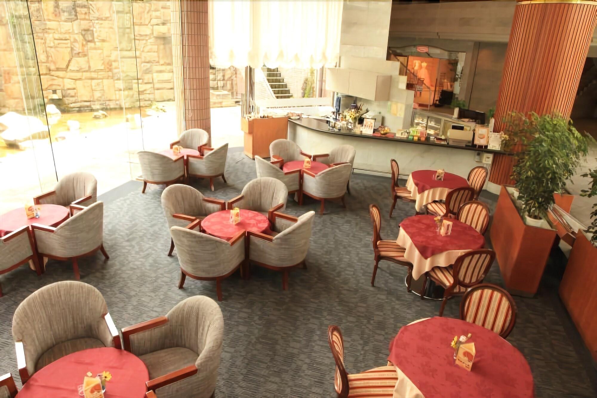 Takeo Century Hotel 13/25