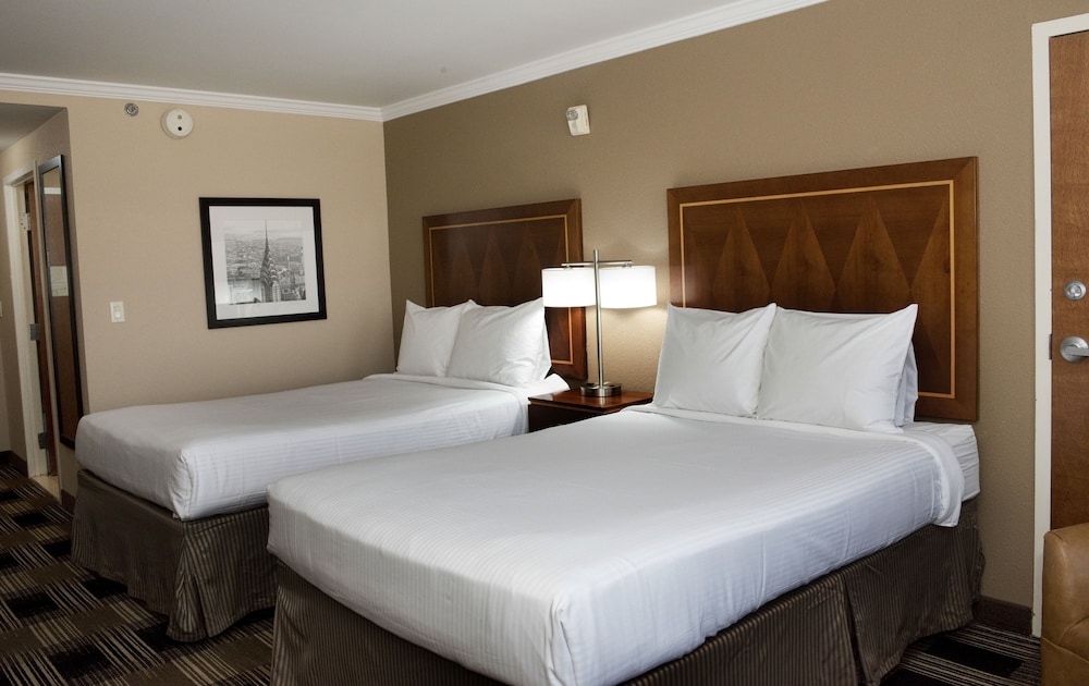Hotel Executive Suites 18/57