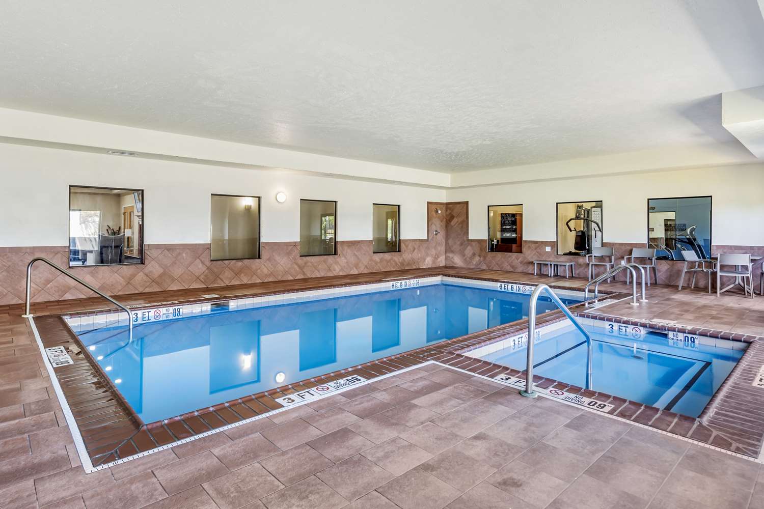Comfort Suites Merrillville Near US 30 17/24