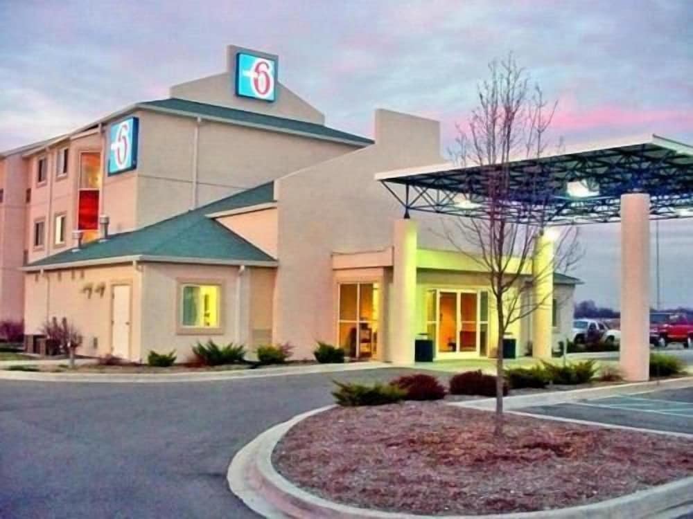 Motel6 Seymour, IN - North 48/51