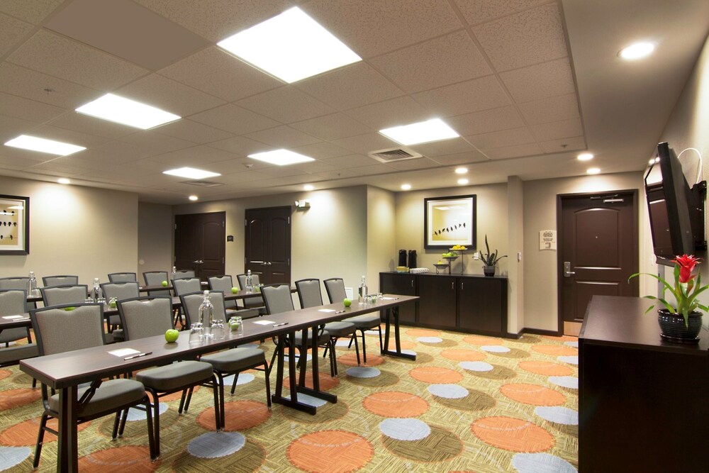 Staybridge Suites Carlsbad/San Diego 59/73