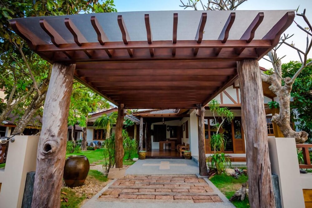 Tree Home Plus Home Stay 2/50