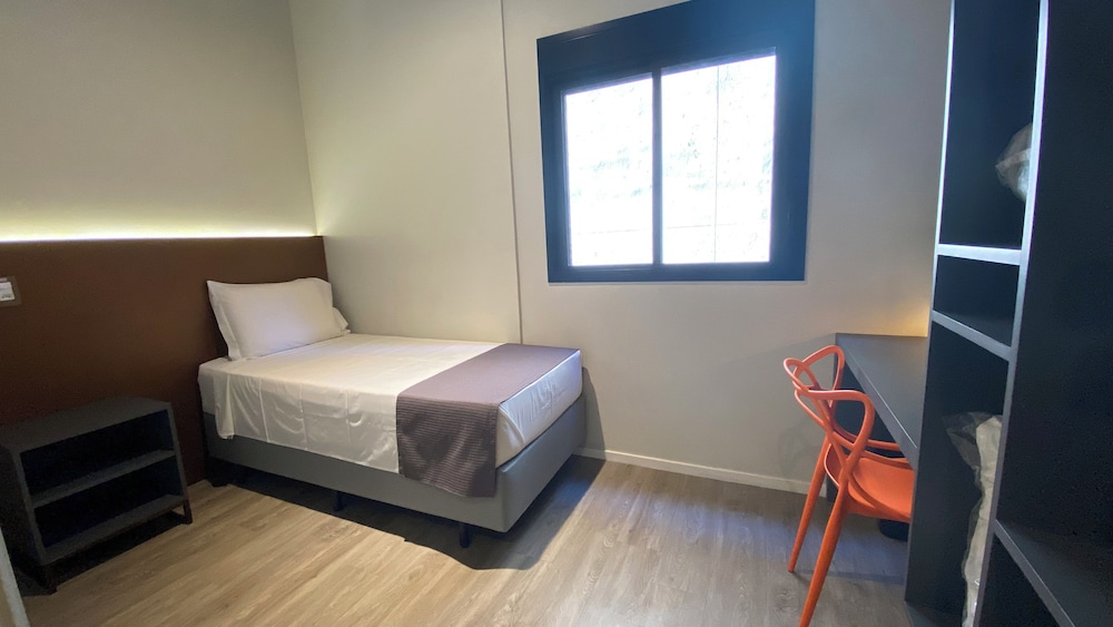 ROOM, SINGLE