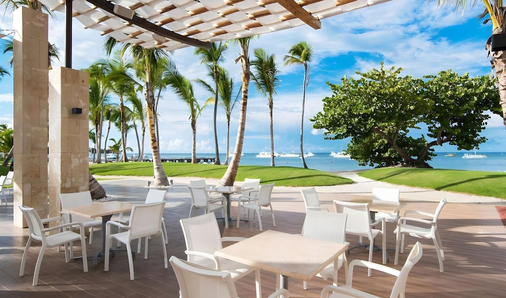 Blue Beach Punta Cana Luxury Resorts 32/47