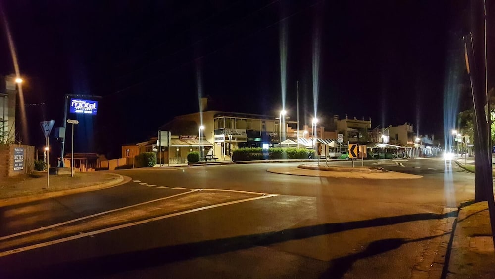 WINDSOR MOTEL 15/16