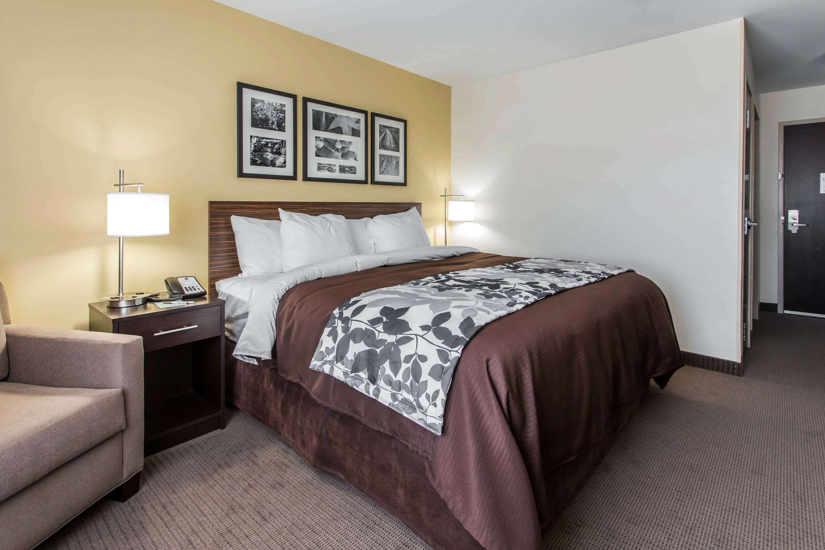 ROOM, KING BED