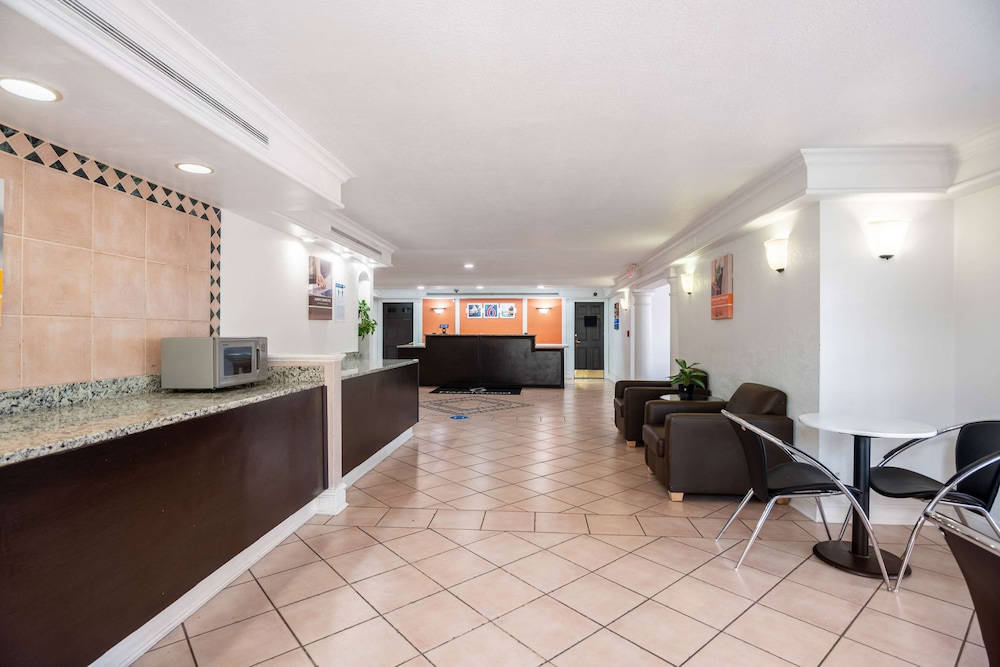 Motel6 Hazelwood, MO 10/46
