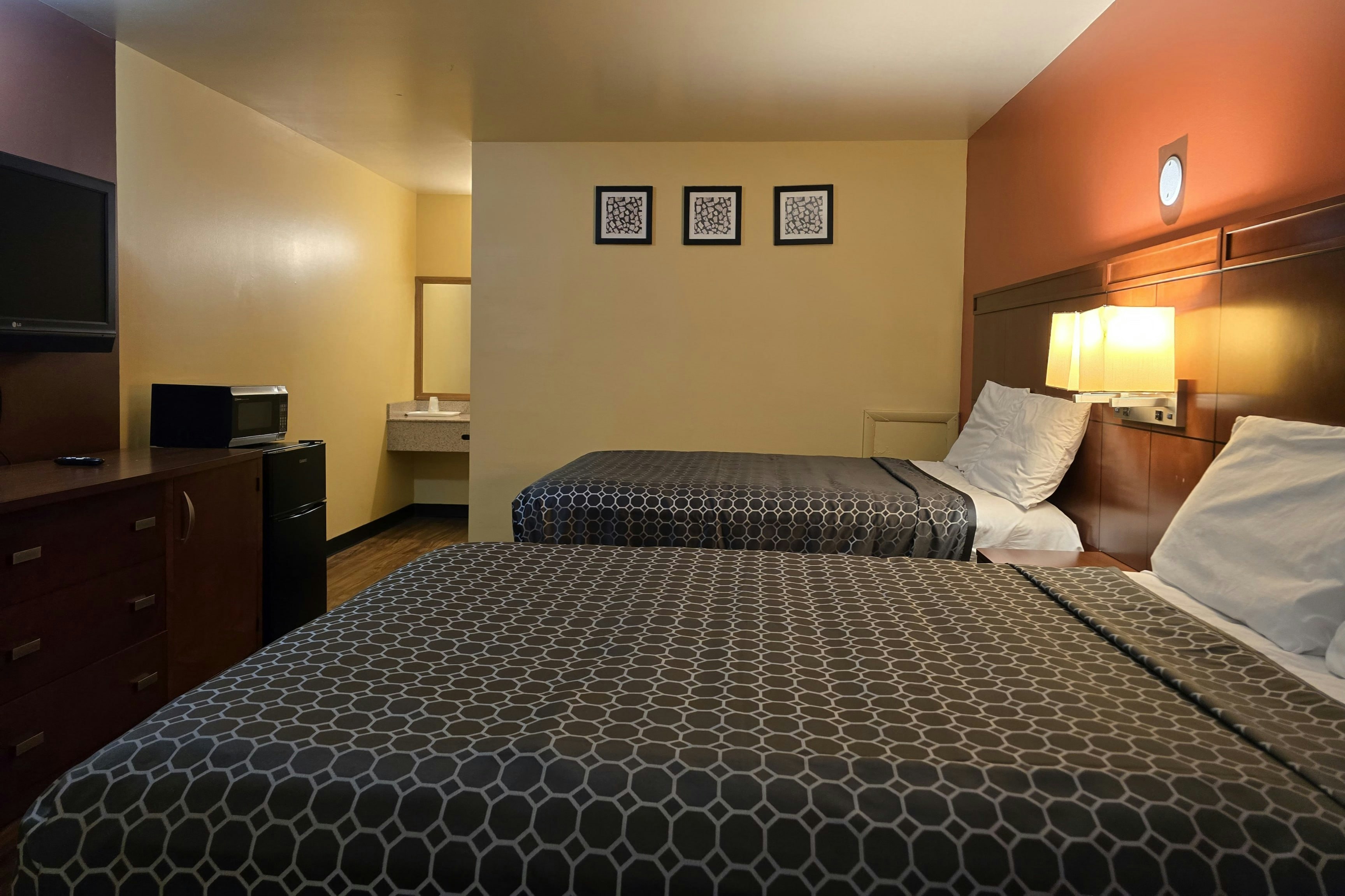 2 Full Beds Non-Smoking