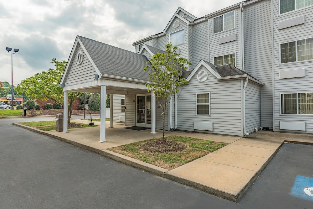 Motel6 Charlotte, NC - University 40/45