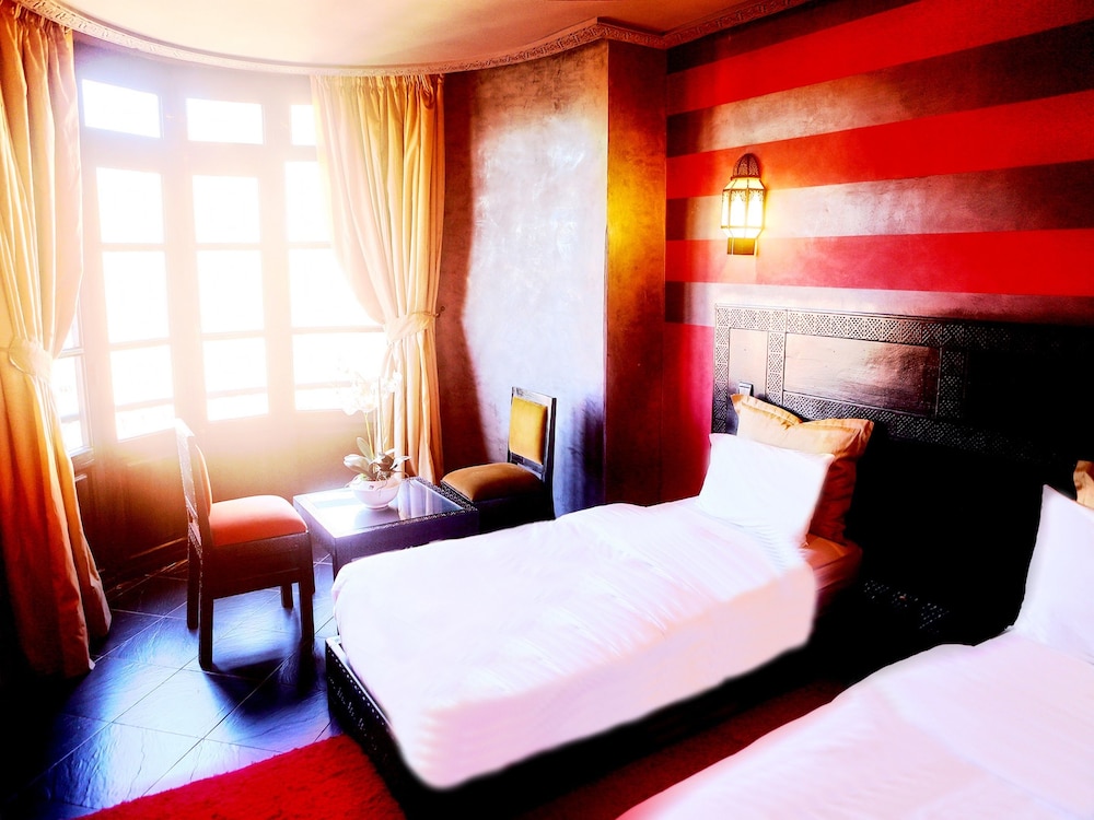 Fashion Hotel 10/47