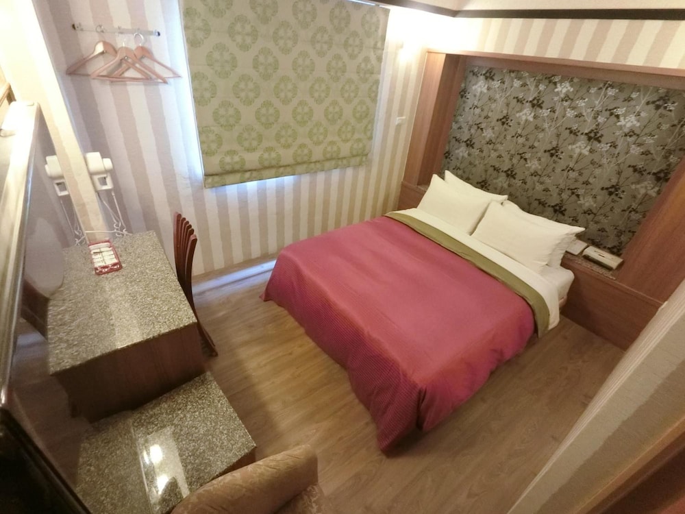 Nice Hotel 7/31