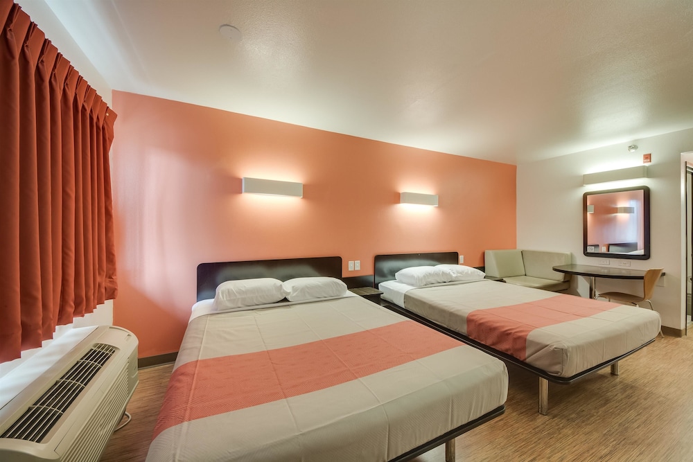 Motel6 Brownsville Tx North 24/55