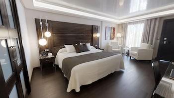 1 Double and 3 Single Beds