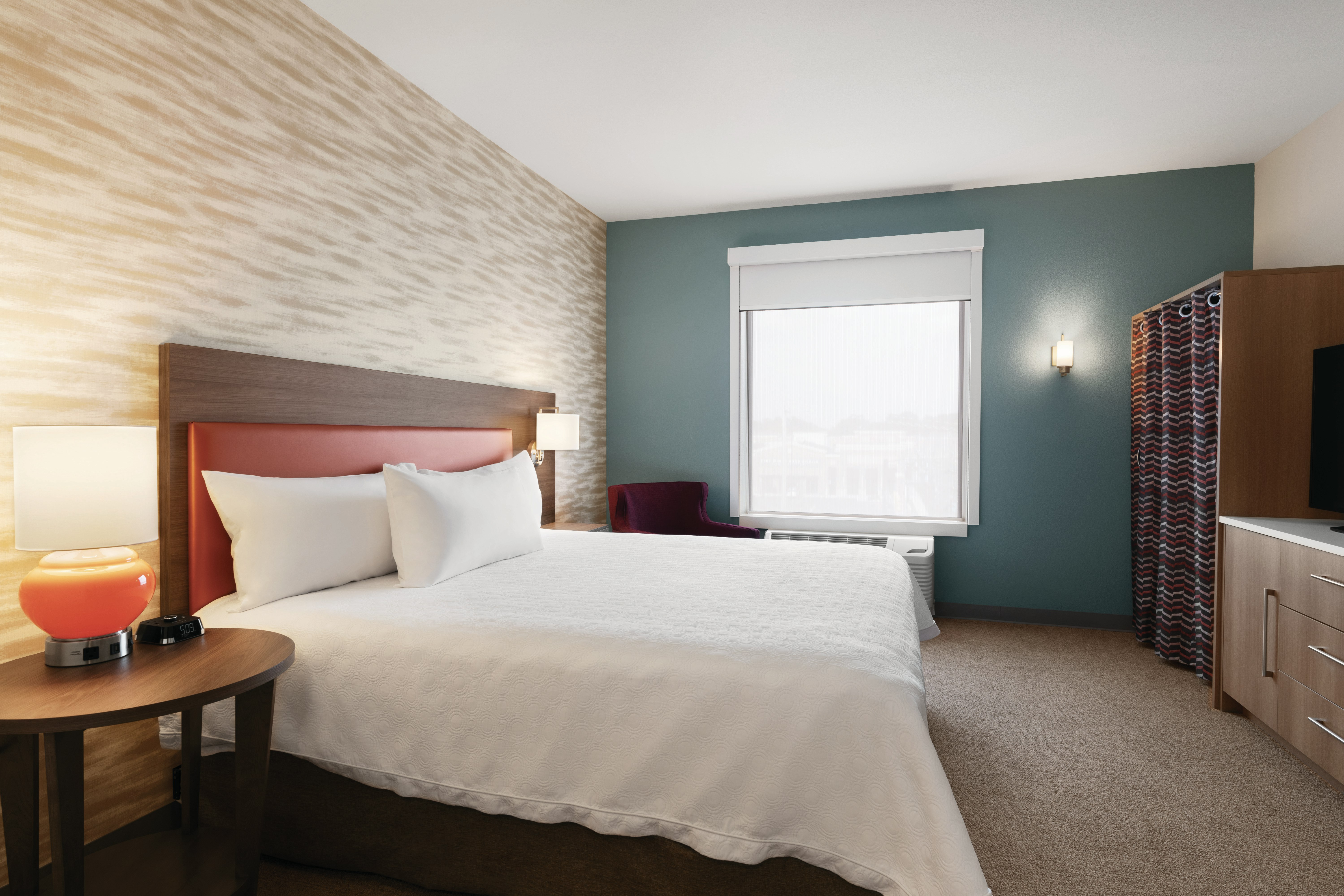 SUITE, KING BED, ACCESSIBLE