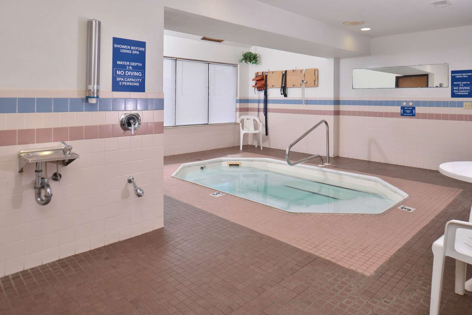 Americas Best Value Inn Birch Run 2/12