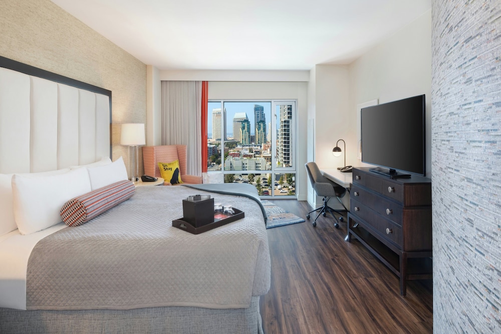 Gaslamp, Premium, King Bed, with View