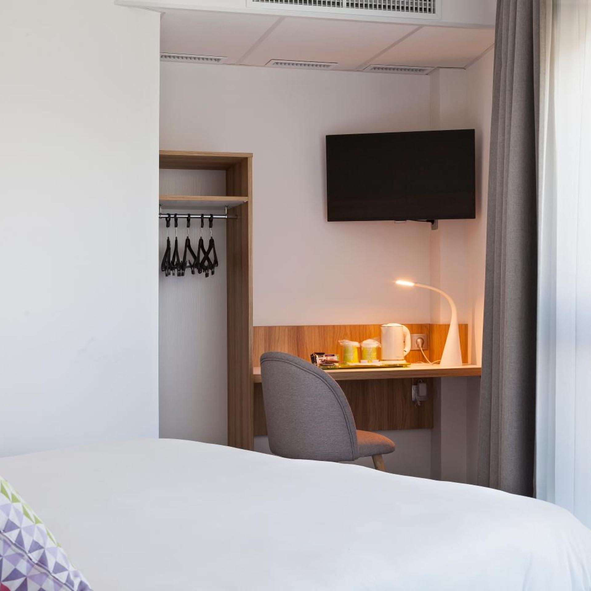 غرفة رباعية بسرير مزدوج مع أريكة، Hotel Campanile Metz Nord - Talange 3/5