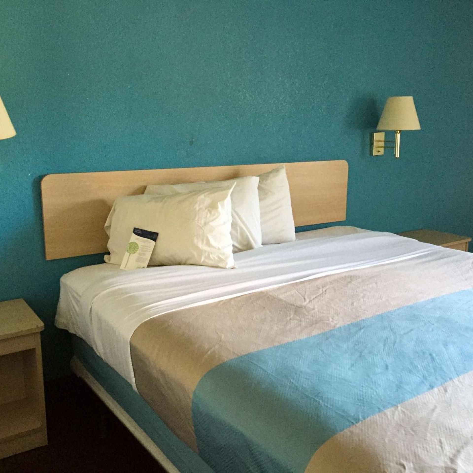 ROOM, KING BED, ACCESSIBLE