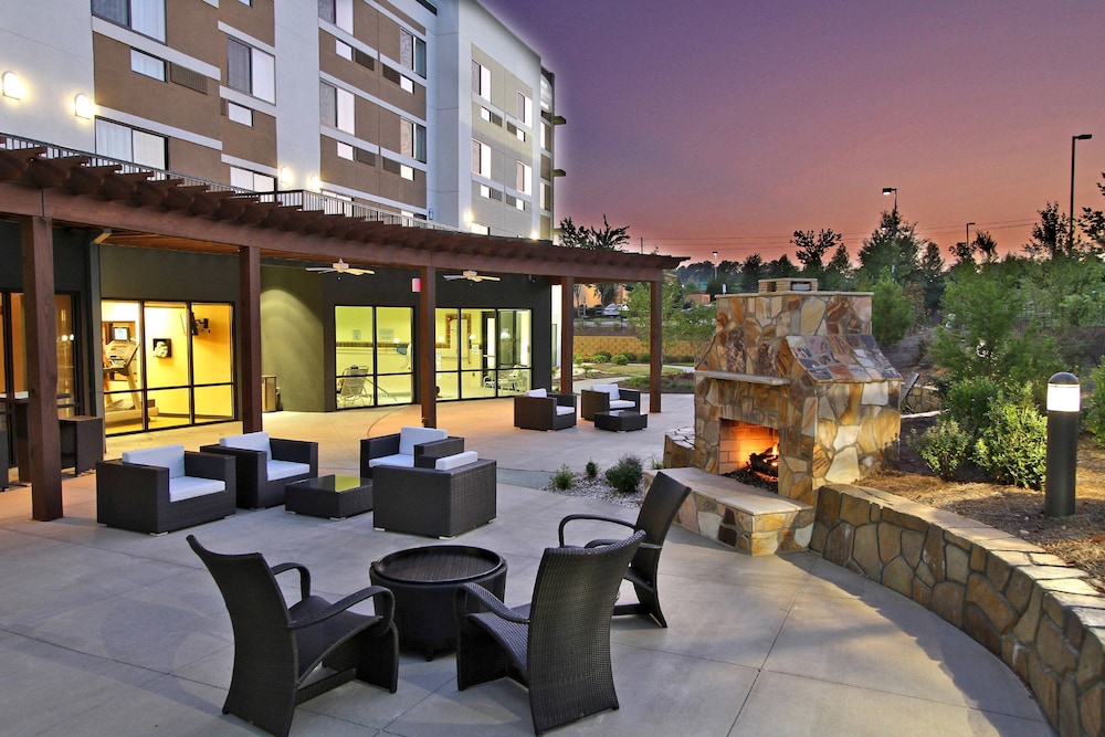 コートヤード・バイ・マリオット ローリー ノース / トライアングル タウン センター(Courtyard Raleigh North/Triangle Town Center) 写真1