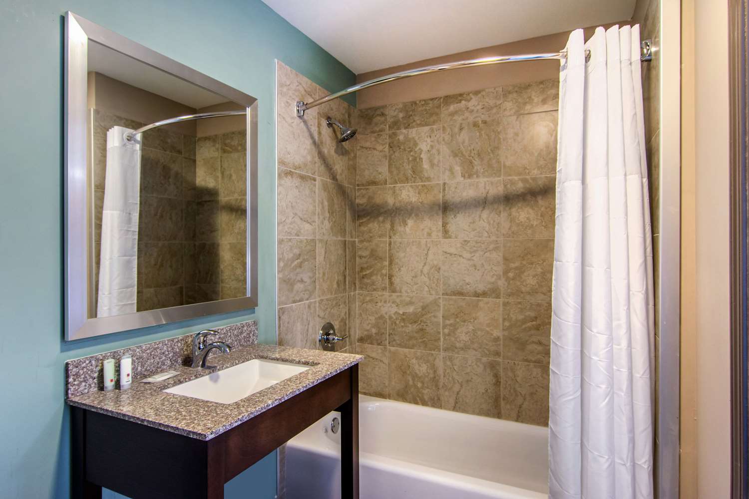 Suite, 2 Queen Beds, Clarion Inn & Suites Atlanta Downtown 3/3