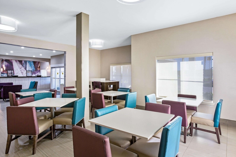 La Quinta Inn & Suites by Wyndham Pharr North McAllen 46/58