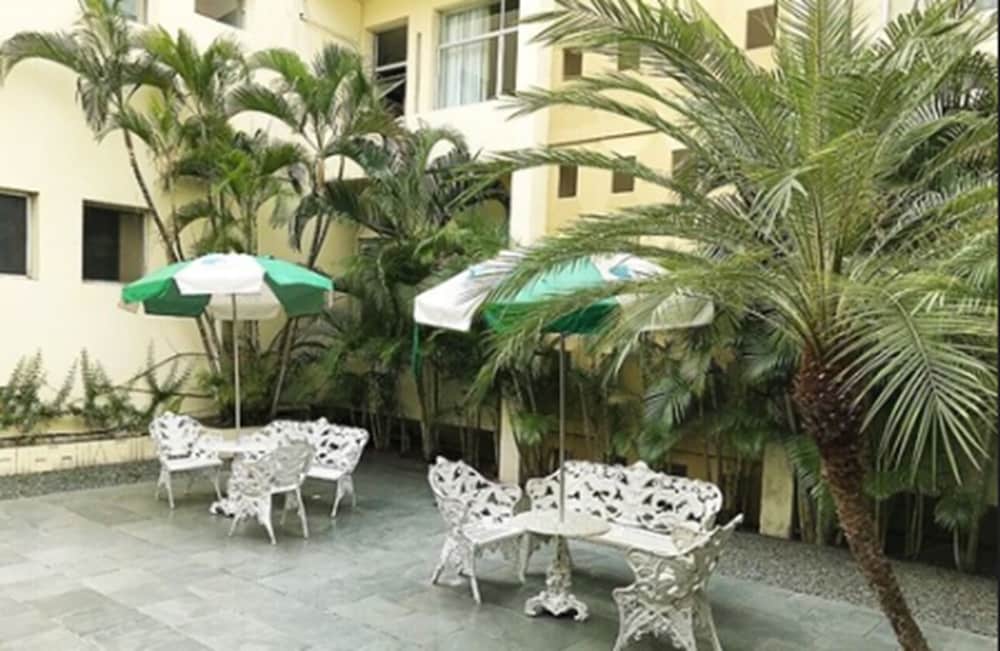 AIPANA PLAZA HOTEL 30/34