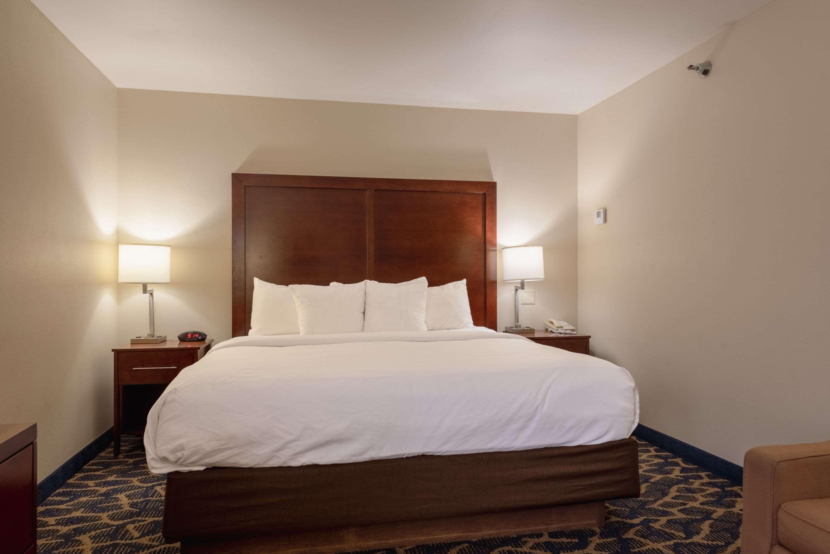 Efficiency, Suite, King Bed