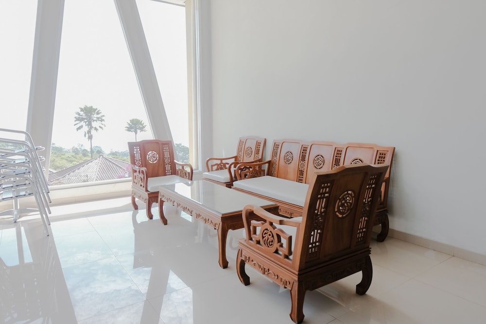 Hotel O Batu near Jatim Park formerly Villa Bukit Panderman Residence 39/49