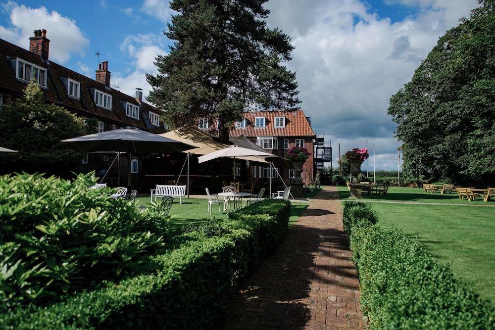 Ye Olde Bell Hotel Spa 59/64