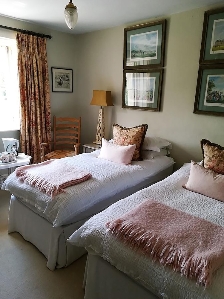 Heron House Bed &amp; Breakfast 4/23