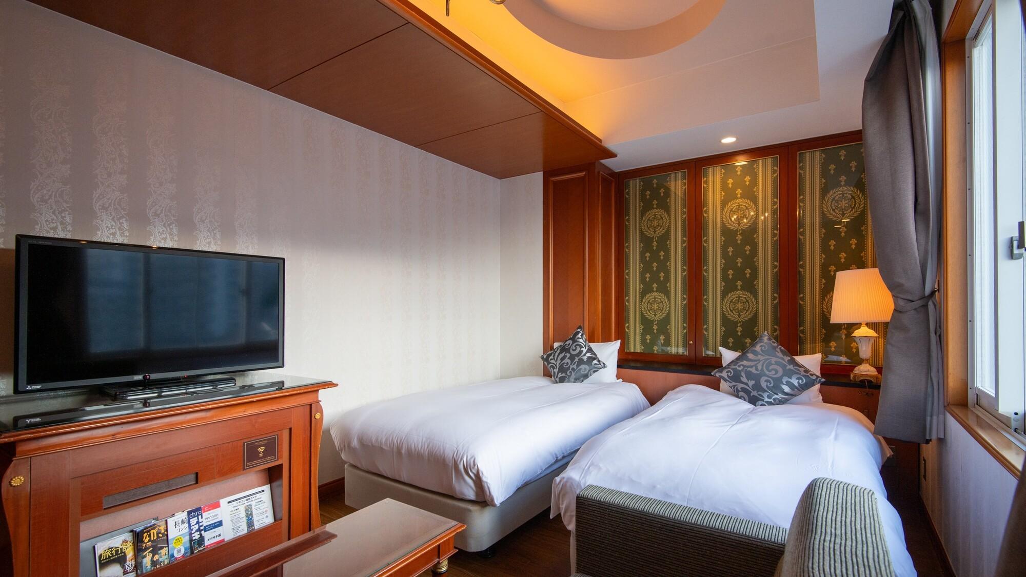 Hollywood, Standard, Twin Beds