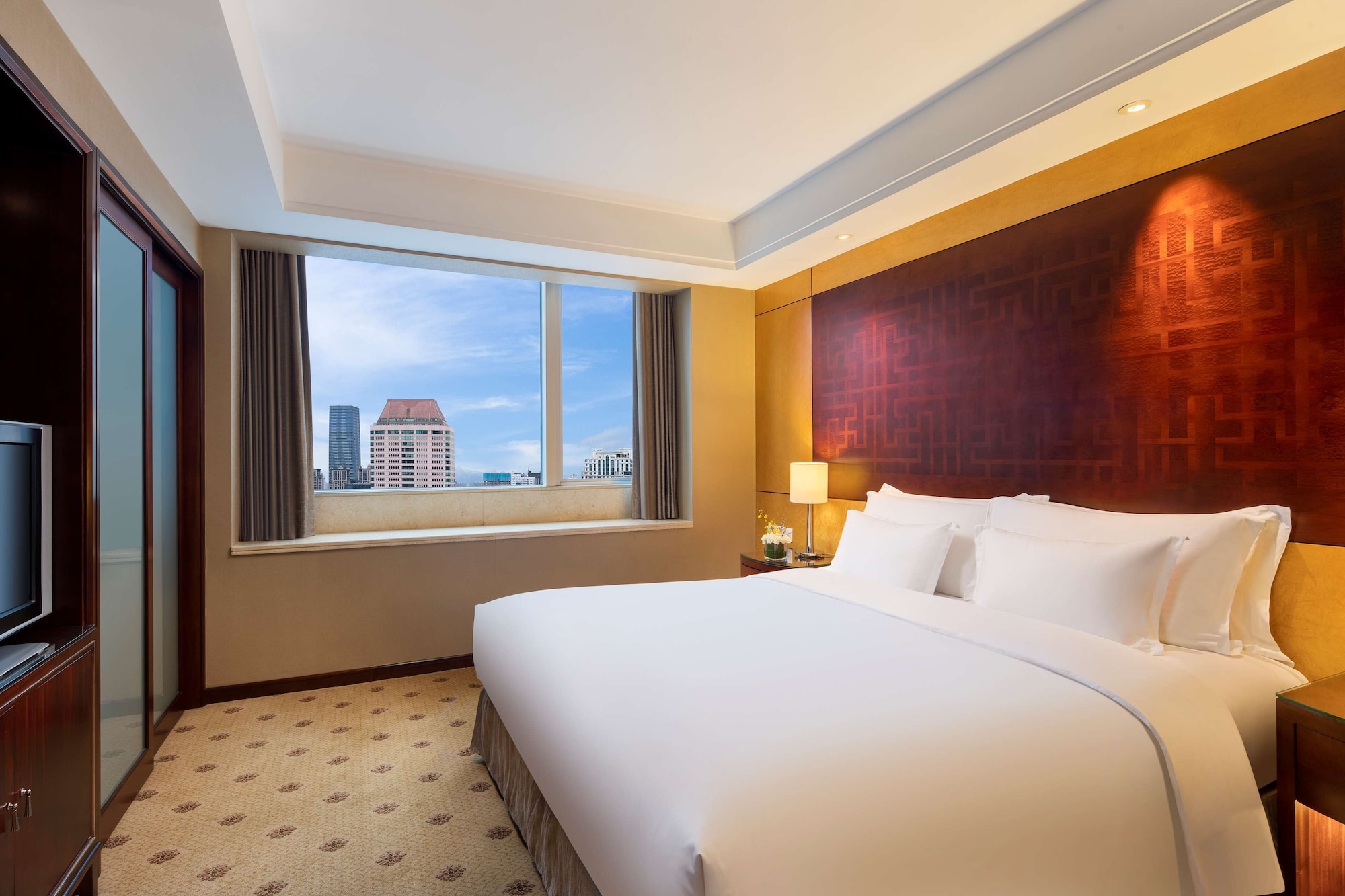 EXECUTIVE SUITE