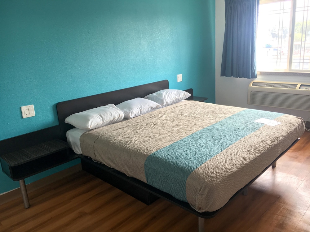 Motel6 Norwalk, CA 17/43