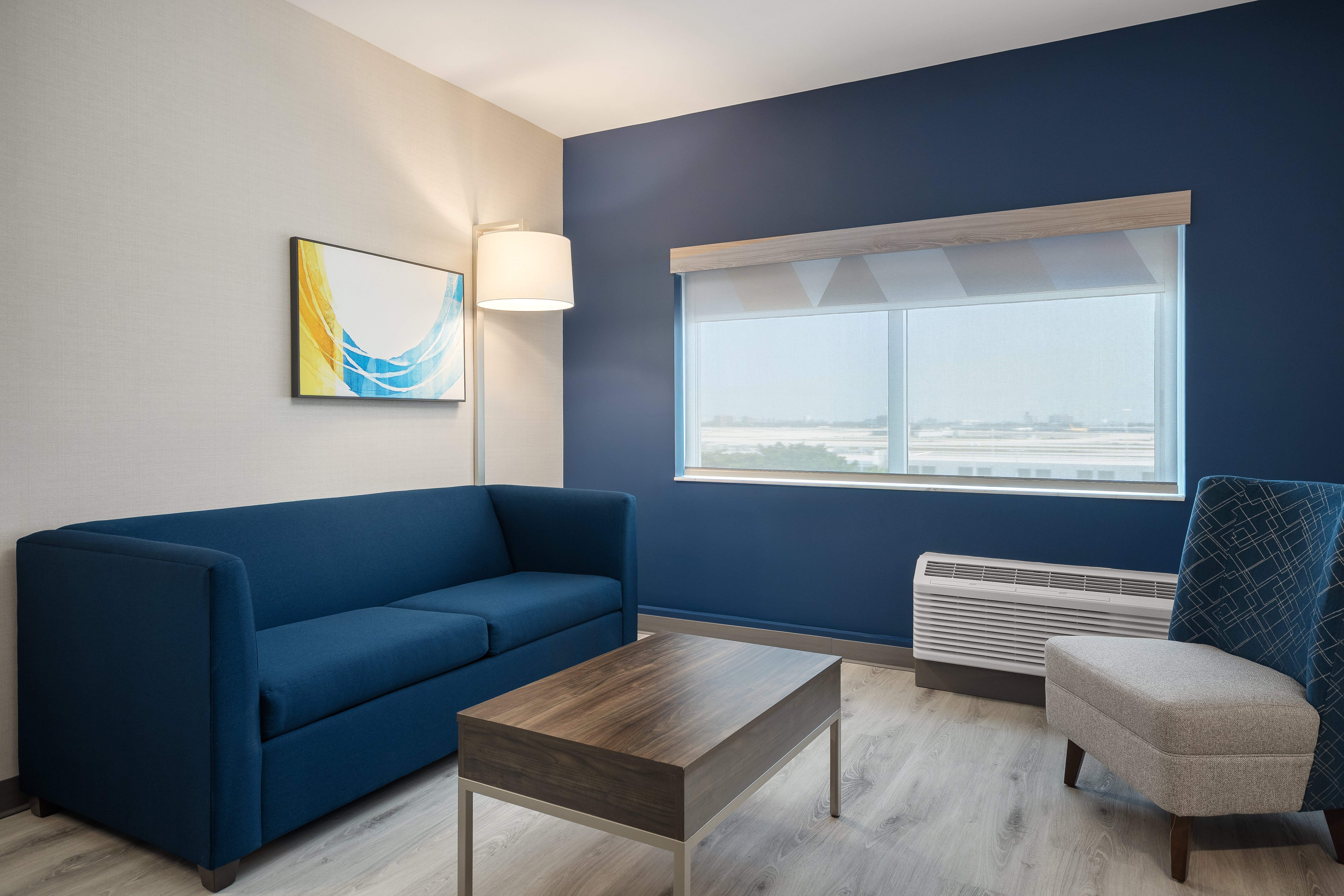 Holiday Inn Express & Suites Miami Intl Airport - 36th St 30/50