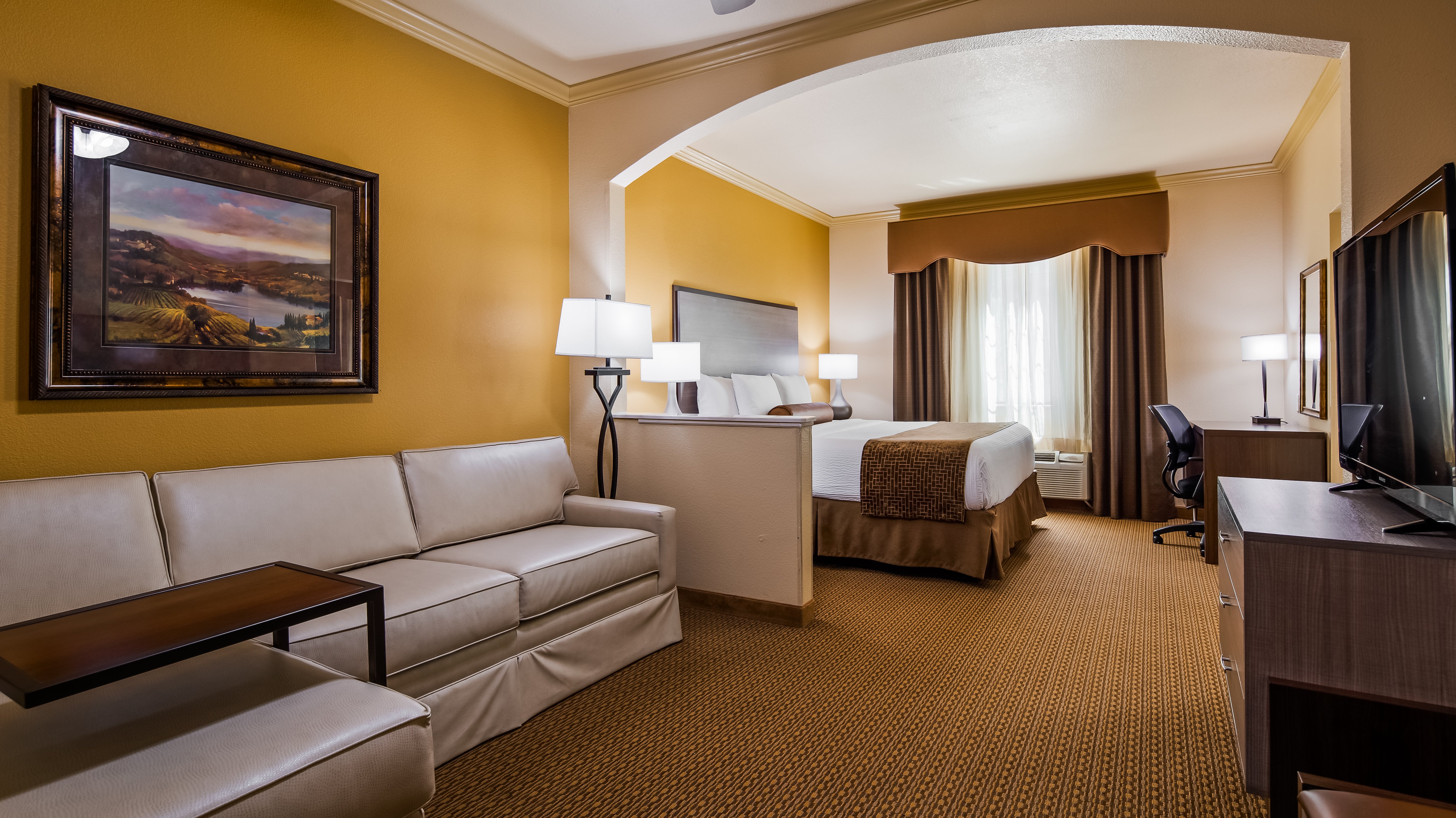 Best Western Plus Crown Colony Inn and Suites 30/59
