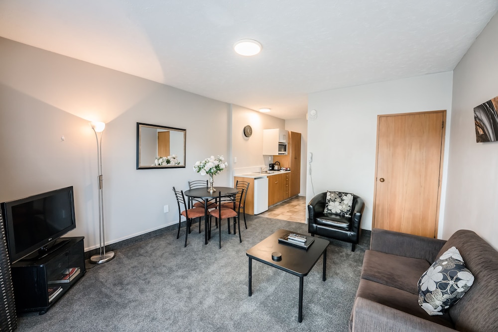 Strathern Motor Lodge 38/59