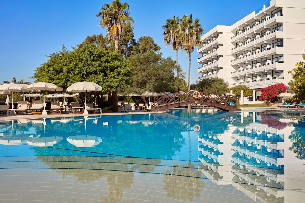 Grecian Bay Hotel 4/75