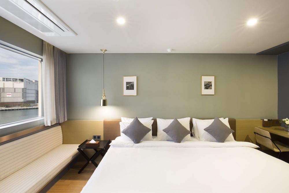 Bay Hound Hotel 29/70