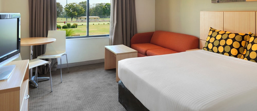 Mercure Brisbane Garden City 32/67
