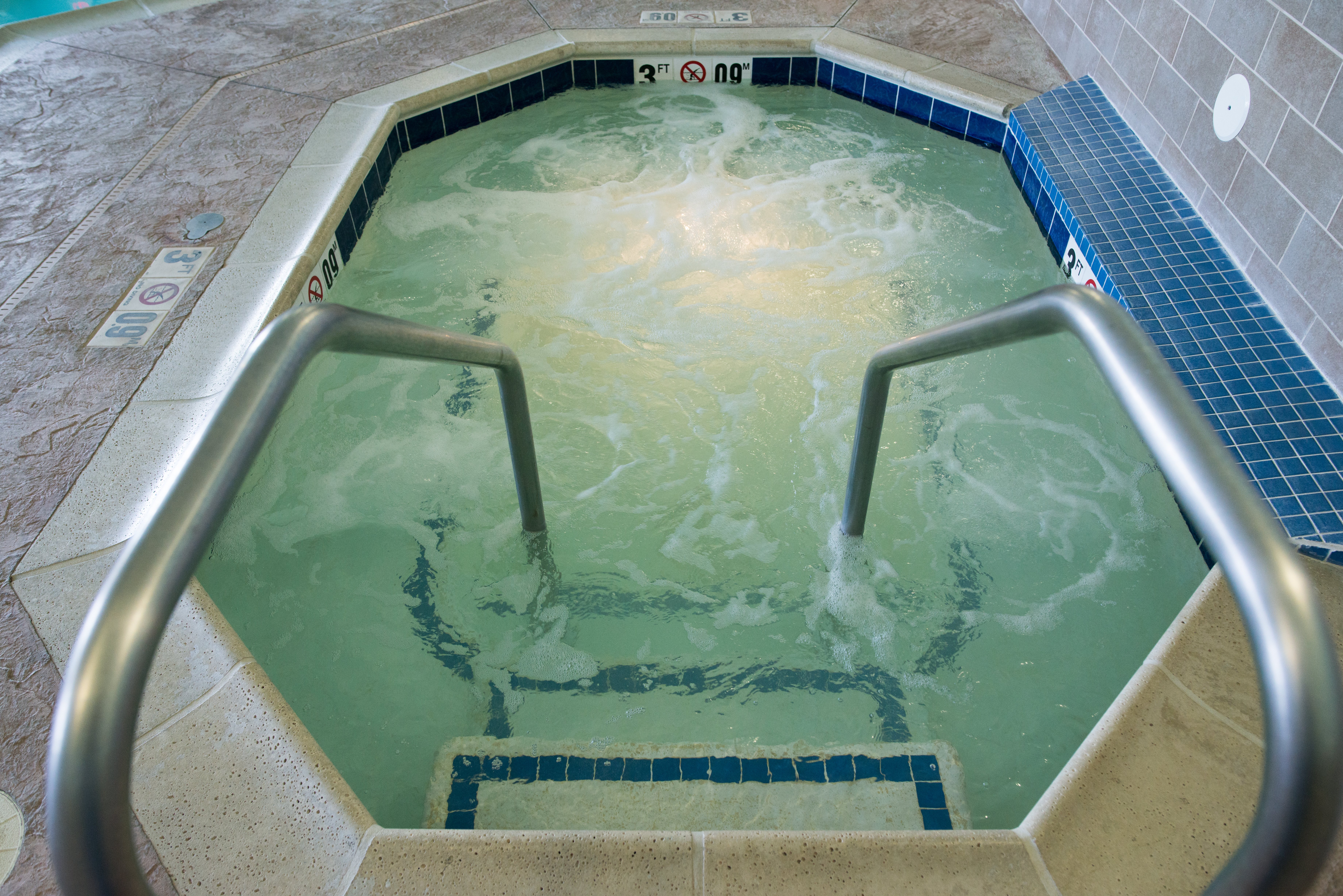 HOLIDAY INN EXPRESS HOTEL & SUITES ALBERT LEA - I-35 30/59