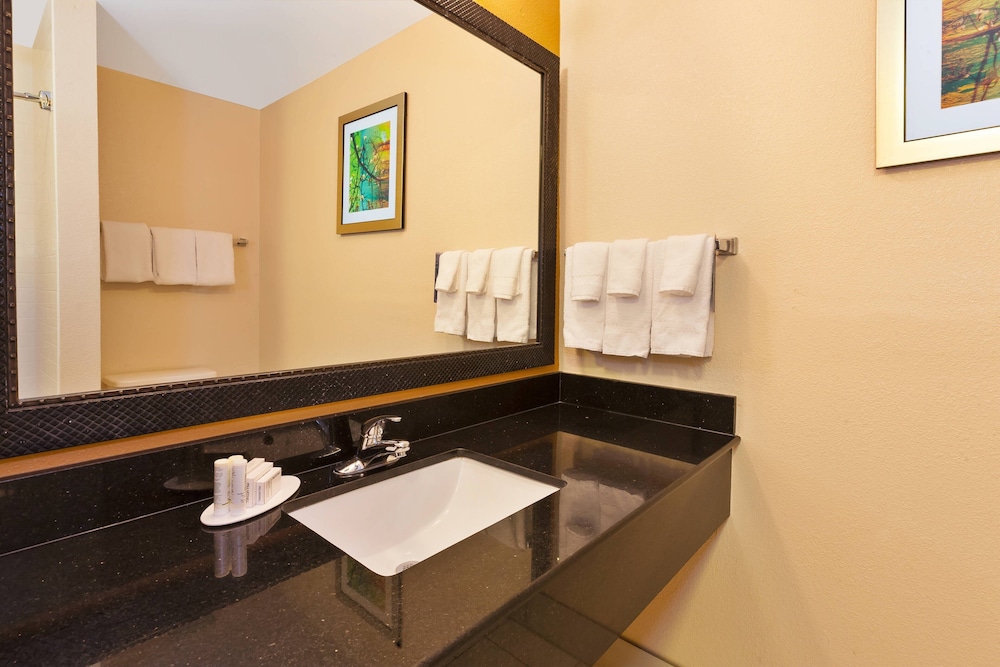 Fairfield Inn Suites Columbus East 11/25