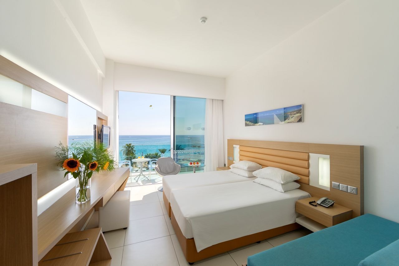 غرفة كلاسيكية بسرير مزدوج أو سريرين منفصلين بإطلالة على البحر، Vrissaki Beach Hotel 5/8