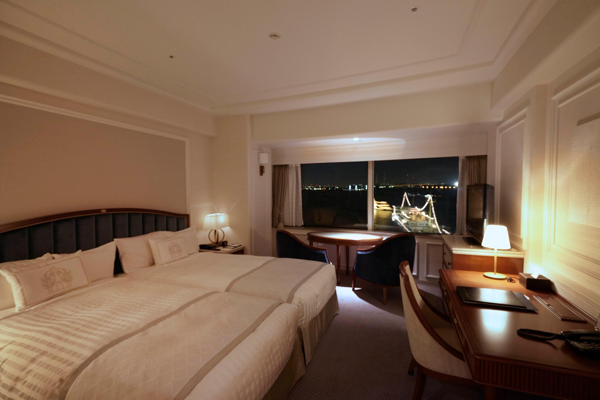 Renovated, Hollywood, Twin Beds, Bay Front