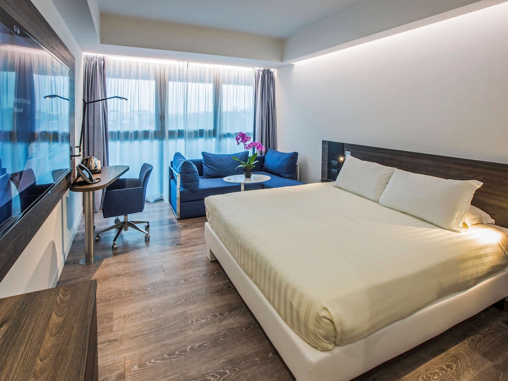 SUPERIOR, KING BED, SOFA