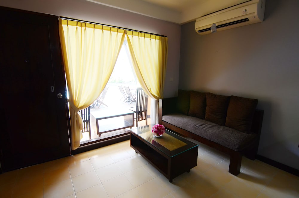 The Grand Santhi Hotel 52/69