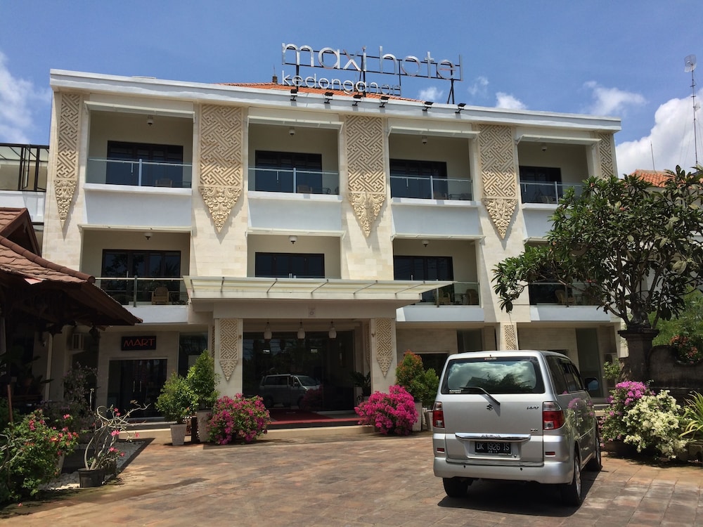 Maxi Hotel Kedonganan 1/47