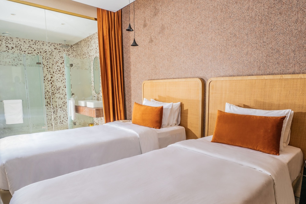 The House Hotel AL Khiran 4/33