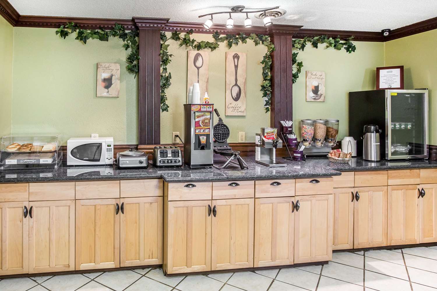 restaurant cafeteria