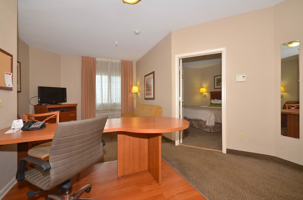 Candlewood Suites Clarksville 36/47